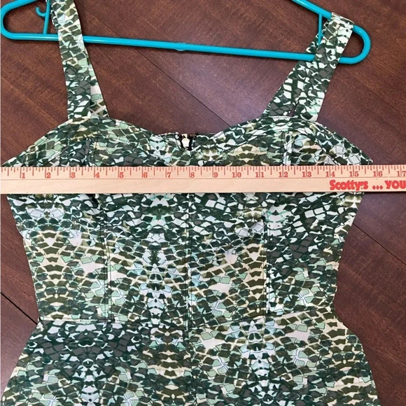 Guess Women's Sz 2 Green Snake Tank Cropped Jumpsuit Wide Leg Open Back Vacation - Picture 9 of 15